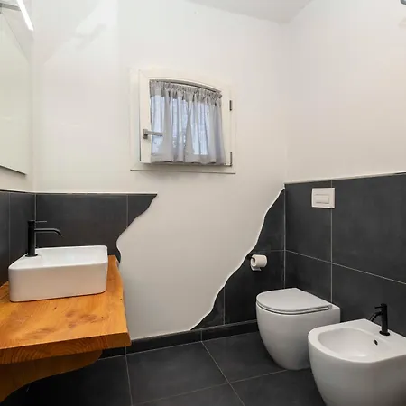 Oda ve Kahvaltı La Pineta Nel Borgo 4*